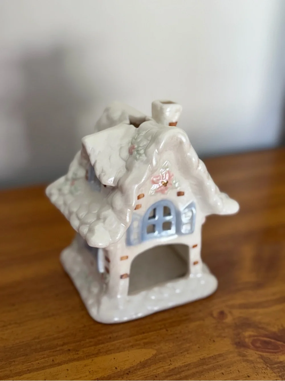 Vintage 2002 Designspirations Ceramic Cottage Tea Light Holder #04200